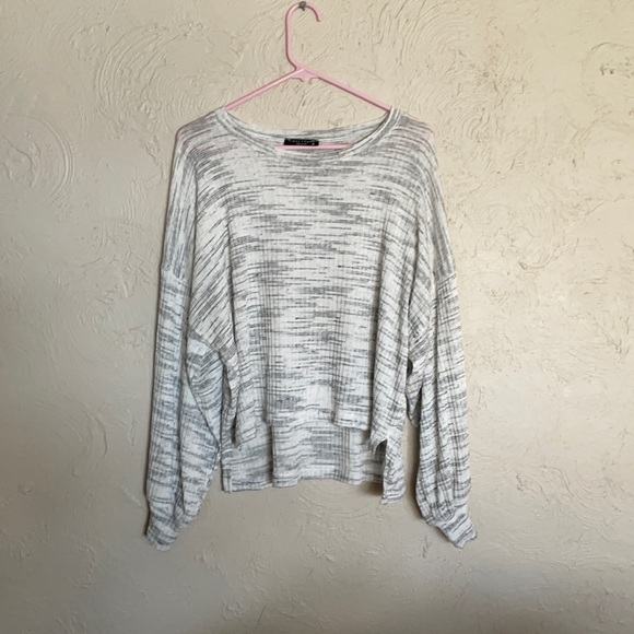Sweaters - Cropped lightweight knit sweater